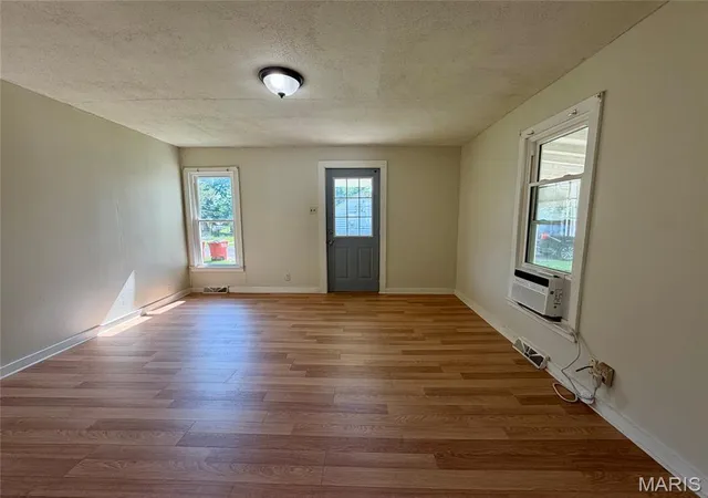 4th image of 1302 W Edwards St, Vandalia, IL 62471 | MLS# MIS26042197