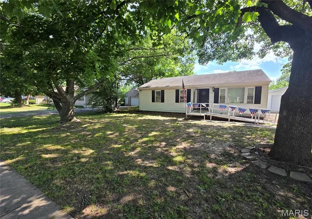 Homes for sale in Cahokia, IL | 2002 Jerome Ln, Cahokia, IL 62206 | MLS# MIS26042205