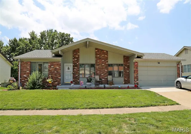 Homes for sale in Hazelwood, MO | 6726 Christina Marie Ln, Hazelwood, MO 63042 | MLS# MIS26042215