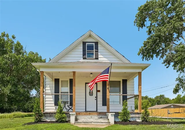 Photo 2 of Single family home for sale at 401 S A St, Vernon, IL 62892 | MLS# MIS26042216 | Listing updated on 2026-08-19