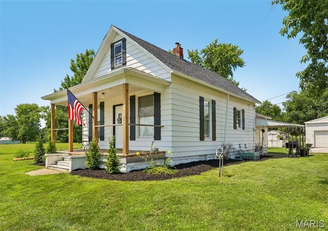 Photo 2 of Single family home for sale at 401 S A St, Vernon, IL 62892 | MLS# MIS26042216 | Listing updated on 2026-08-19