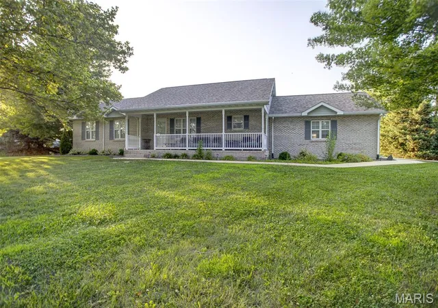 Photo 1 of Single family home for sale at 1 Heritage Trl, Moro, IL 62067 | MLS# MIS26042220 | Listing updated on 2026-09-12