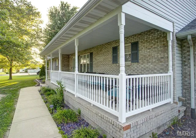 Photo 3 of Single family home for sale at 1 Heritage Trl, Moro, IL 62067 | MLS# MIS26042220 | Listing updated on 2026-09-12