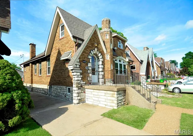 Homes for sale in Saint Louis, MO | 6739 Oleatha Ave, Saint Louis, MO 63139 | MLS# MIS26042227