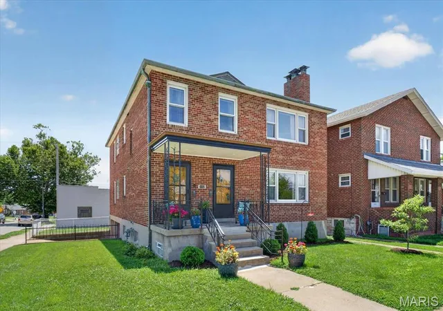 2nd image of 3152 Watson Rd, St Louis, MO 63139 | MLS# MIS26042234