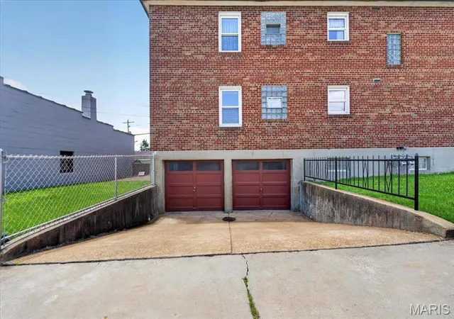 3rd image of 3152 Watson Rd, St Louis, MO 63139 | MLS# MIS26042234