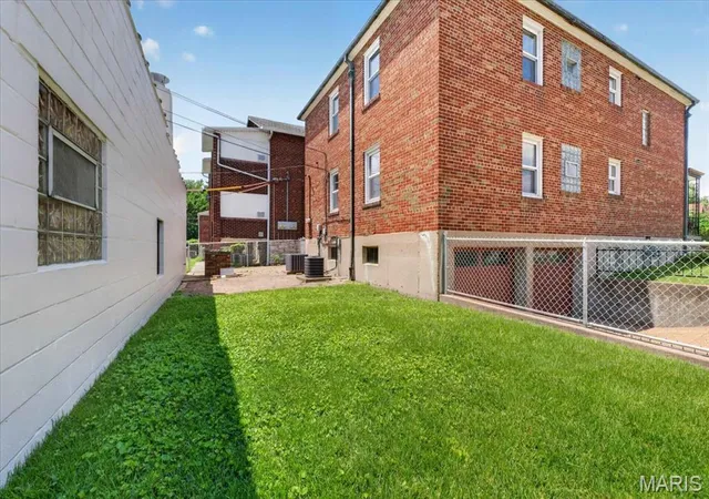 4th image of 3152 Watson Rd, St Louis, MO 63139 | MLS# MIS26042234