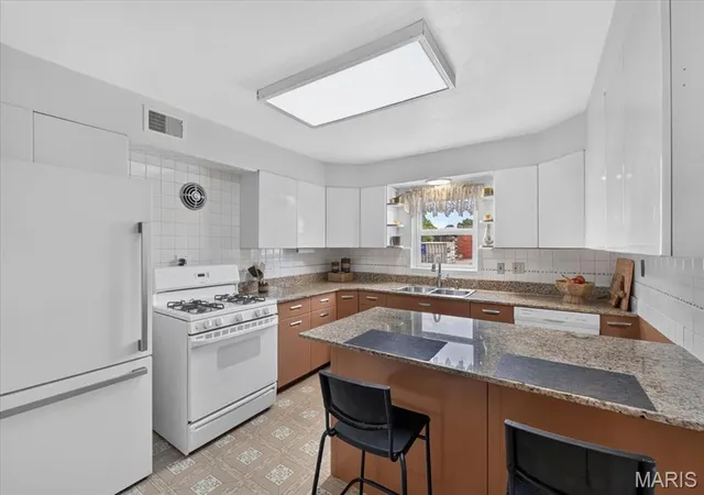 5th image of 3152 Watson Rd, St Louis, MO 63139 | MLS# MIS26042234
