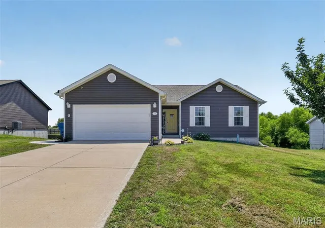 Homes for sale in Winfield, MO | 14 Cayden Roger Dr, Winfield, MO 63389 | MLS# MIS26042239