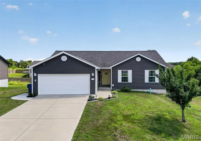 Homes for sale in Winfield, MO | 14 Cayden Roger Dr, Winfield, MO 63389 | MLS# MIS26042239