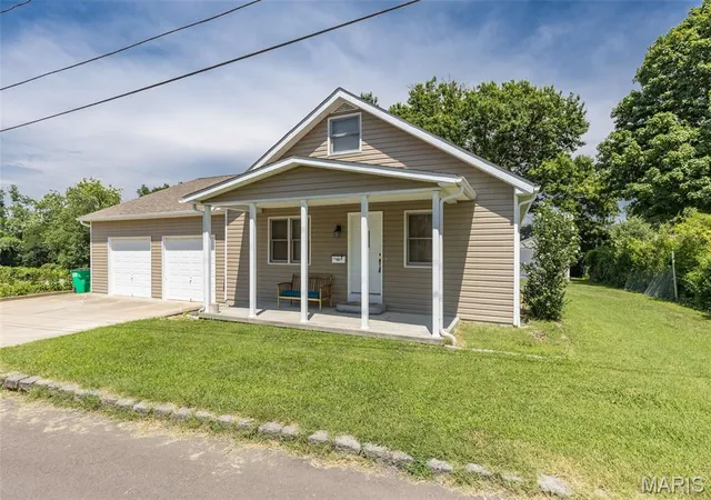 Homes for sale in Ste Genevieve, MO | 354 N 5th St, Ste Genevieve, MO 63670 | MLS# MIS26042247