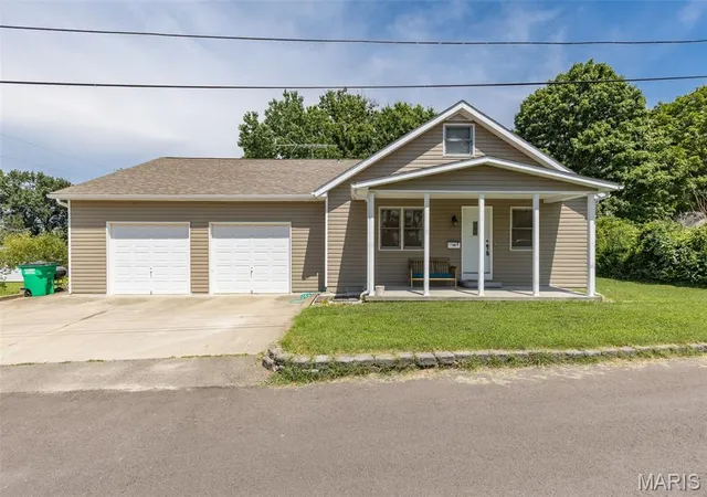 3rd image of 354 N 5Th St, Sainte Genevieve, MO 63670 | MLS# MIS26042247