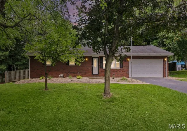 Homes for sale in Troy, IL | 8424 Steelecrest Ln, Troy, IL 62294 | MLS# MIS26042249