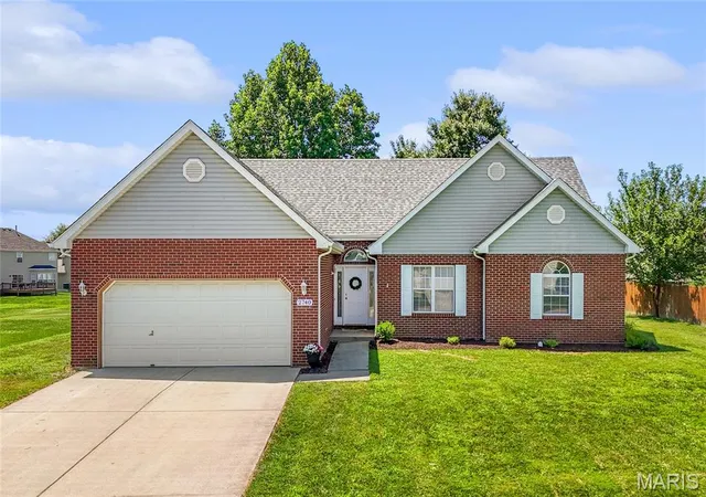 Homes for sale in Shiloh, IL | 2740 Lake Lucerne Dr, Shiloh, IL 62221 | MLS# MIS26042255