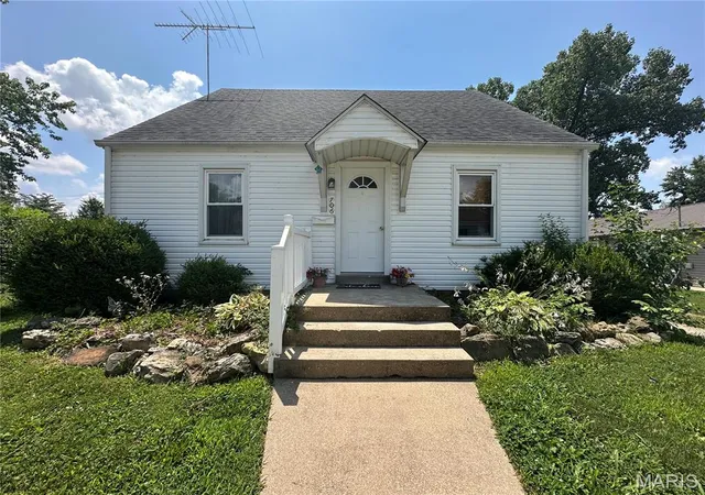 Photo 3 of Single Family Residence at 706 E Apple Ave, Owensville, MO 65066 | MLS# MIS26042256 |  | Sold on 2026-09-03