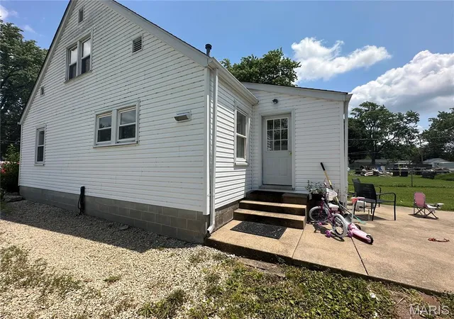 Photo 4 of Single Family Residence at 706 E Apple Ave, Owensville, MO 65066 | MLS# MIS26042256 |  | Sold on 2026-09-03