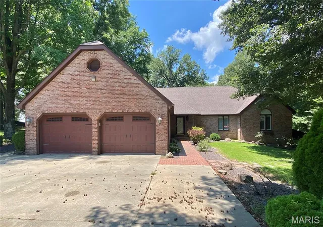 Homes for sale in Dexter, MO | 11725 Fairway Circle Dr, Dexter, MO 63841 | MLS# MIS26042266
