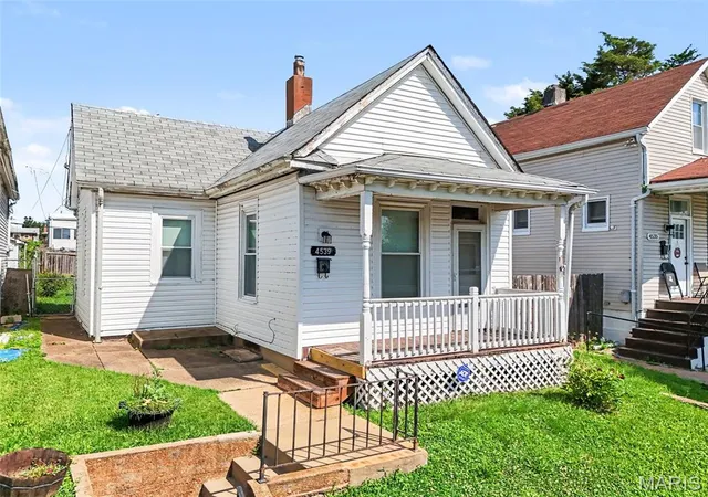 Homes for sale in St Louis, MO | 4539 Newport Ave, St Louis, MO 63116 | MLS# MIS26042270