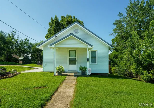 Homes for sale in Rolla, MO | 712 E 11th St, Rolla, MO 65401 | MLS# MIS26042273