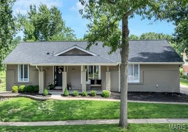 Photo 1 of Single family home for sale at 15578 Summer Lake Dr, Chesterfield, MO 63017 | MLS# MIS26042275 | Listing updated on 2026-10-16