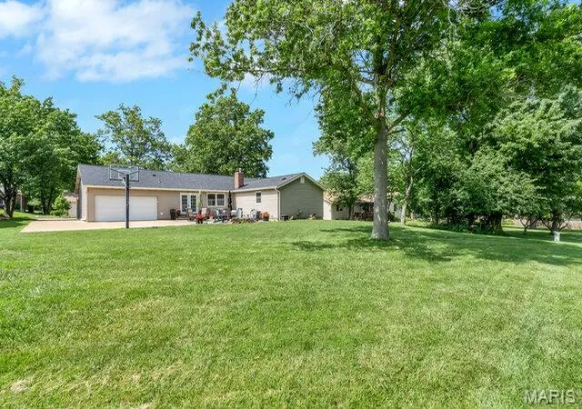 Photo 3 of Single family home for sale at 15578 Summer Lake Dr, Chesterfield, MO 63017 | MLS# MIS26042275 | Listing updated on 2026-10-16