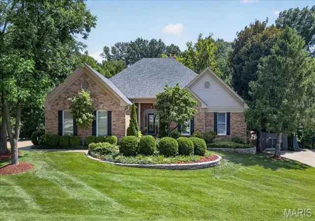 Homes for sale in Creve Coeur, MO | 12402 Stratford Ridge Ct, Creve Coeur, MO 63141 | MLS# MIS26042281