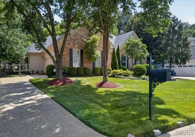 Homes for sale in Creve Coeur, MO | 12402 Stratford Ridge Ct, Creve Coeur, MO 63141 | MLS# MIS26042281