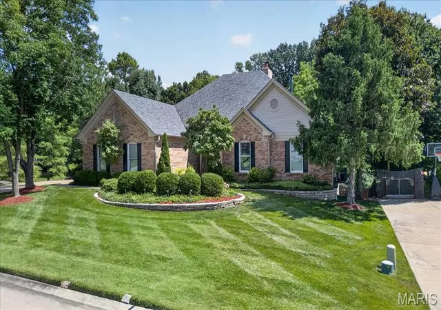 Homes for sale in Creve Coeur, MO | 12402 Stratford Ridge Ct, Creve Coeur, MO 63141 | MLS# MIS26042281