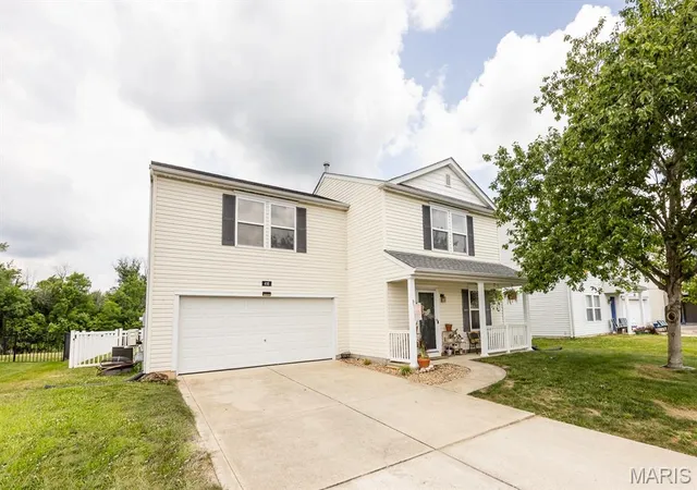 Homes for sale in Mascoutah, IL | 416 Falling Leaf Wy, Mascoutah, IL 62258 | MLS# MIS26042288