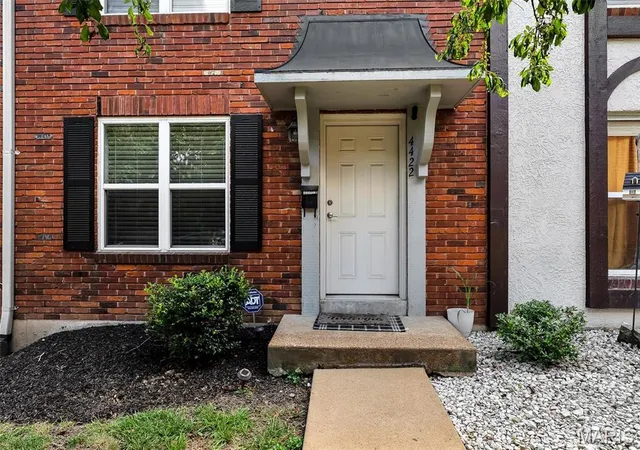 Homes for sale in Oakville, MO | 4422 Pegasus Dr, Oakville, MO 63129 | MLS# MIS26042295