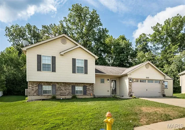 Homes for sale in Foristell, MO | 1102 Marathon Dr, Foristell, MO 63348 | MLS# MIS26042302