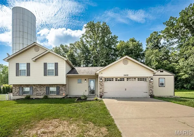Homes for sale in Foristell, MO | 1102 Marathon Dr, Foristell, MO 63348 | MLS# MIS26042302