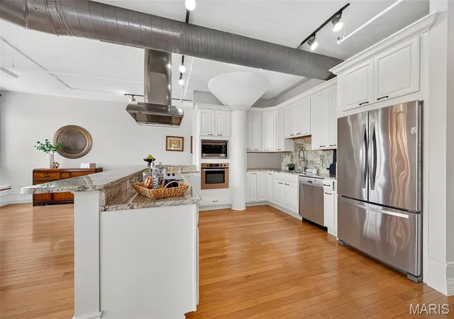 Listing Photo 1 - Condo for sale in building located at 4901 Washington Blvd, St. Louis, MO 63108 - Unit #5C