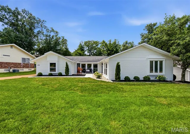 Homes for sale in Ballwin, MO | 490 Maymont Dr, Ballwin, MO 63011 | MLS# MIS26042370