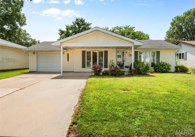 Homes for sale in Bethalto, IL | 624 Albers Ln, Bethalto, IL 62010 | MLS# MIS26042371