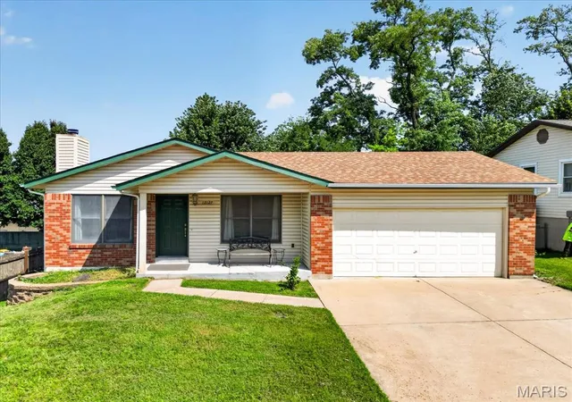 Photo 1 of Sale Pending at 12127 Josephine Marie Dr, Maryland Heights, MO 63043 | MLS# MIS26042375 | Listing updated on 2026-08-27