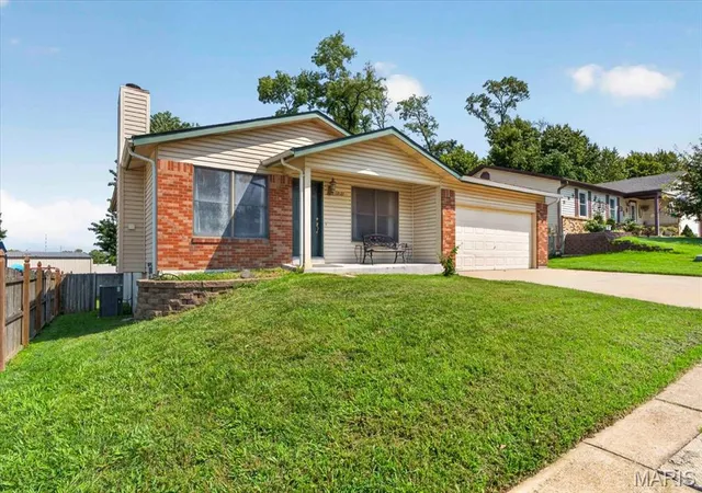 Photo 3 of Sale Pending at 12127 Josephine Marie Dr, Maryland Heights, MO 63043 | MLS# MIS26042375 | Listing updated on 2026-08-27
