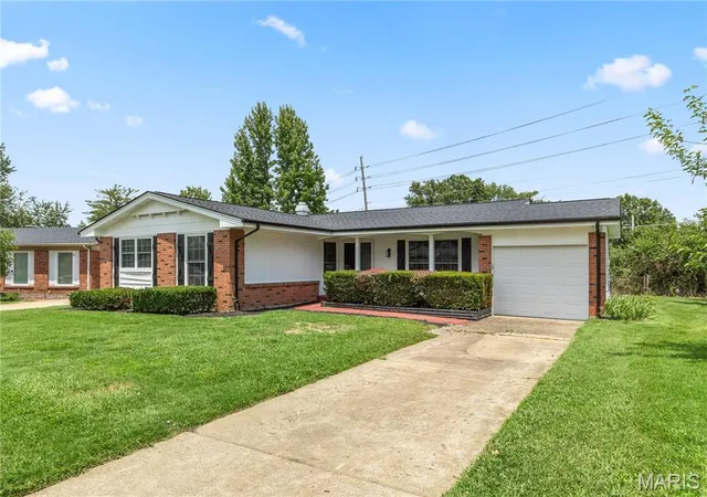 2nd image of 2390 Grassland Dr, Florissant, MO 63033 | MLS# MIS26042381
