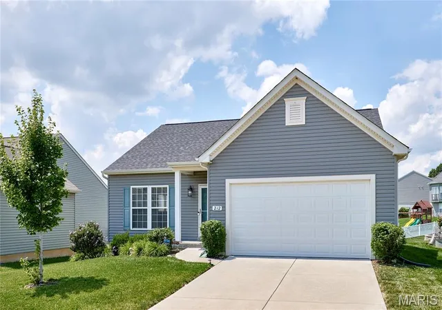 Photo 3 of Sale Pending at 212 Barrington Ridge Ln, Wentzville, MO 63385 | MLS# MIS26042389 | Listing updated on 2026-09-25