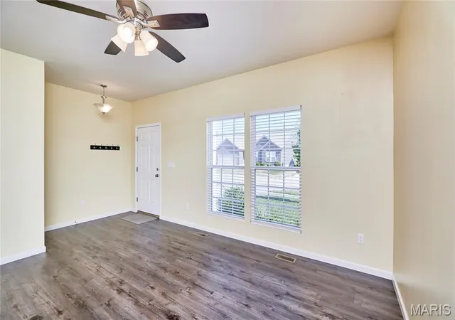 Photo 4 of Sale Pending at 212 Barrington Ridge Ln, Wentzville, MO 63385 | MLS# MIS26042389 | Listing updated on 2026-09-25