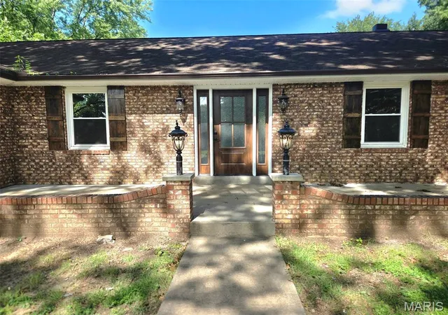 Photo 3 of Single family home for sale at 611 La Petitte Ct, Cape Girardeau, MO 63701 | MLS# MIS26042402 | Listing updated on 2026-08-31