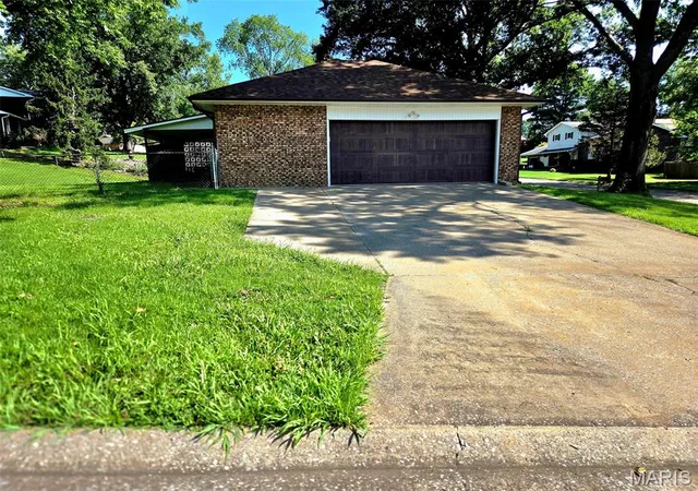 Photo 3 of Single family home for sale at 611 La Petitte Ct, Cape Girardeau, MO 63701 | MLS# MIS26042402 | Listing updated on 2026-08-31
