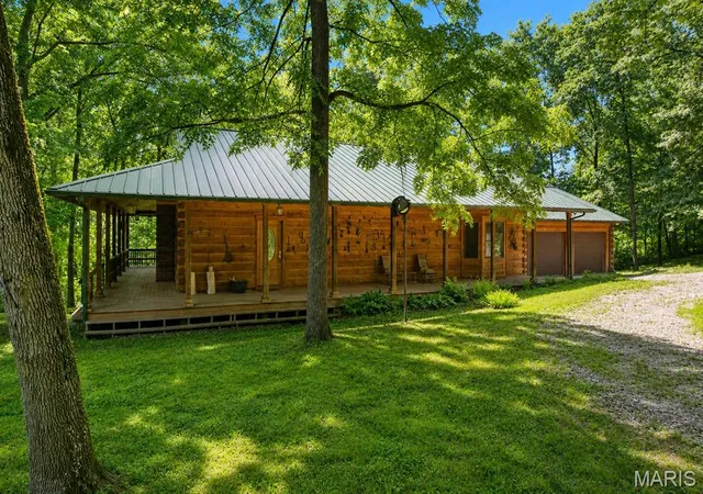 Homes for sale in Troy, IL | 2601 Staunton Rd, Troy, IL 62294 | MLS# MIS26042406