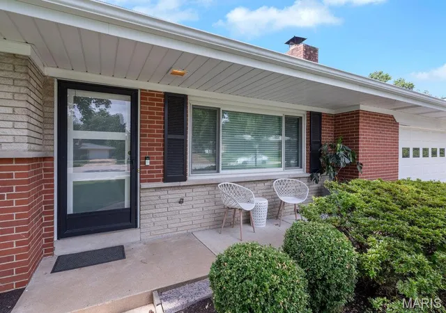 2nd image of 11134 Saucier Dr, Saint Louis, MO 63141 | MLS# MIS26042413