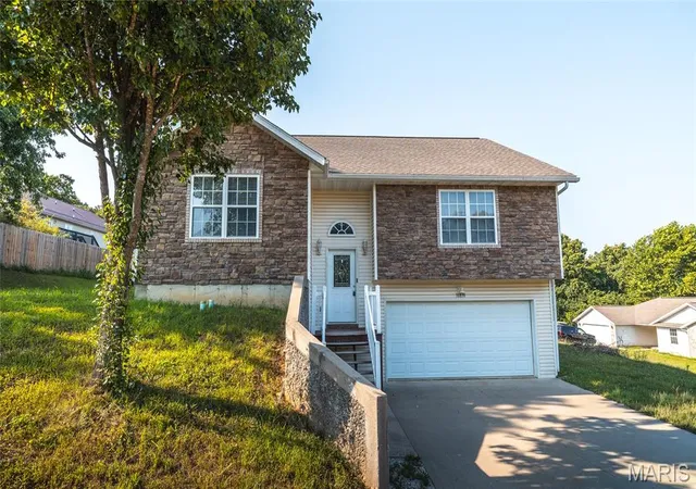 1st image of 16838 Hoyt Ln, Saint Robert, MO 65584 | MLS# MIS26042415