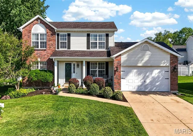 Photo 2 of Sale Pending at 10 Amber Wave Ct, O Fallon, MO 63366 | MLS# MIS26042418 | Listing updated on 2026-09-05