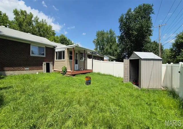 Homes for sale in Granite City, IL | 2622 Pontoon Rd, Granite City, IL 62040 | MLS# MIS26042425