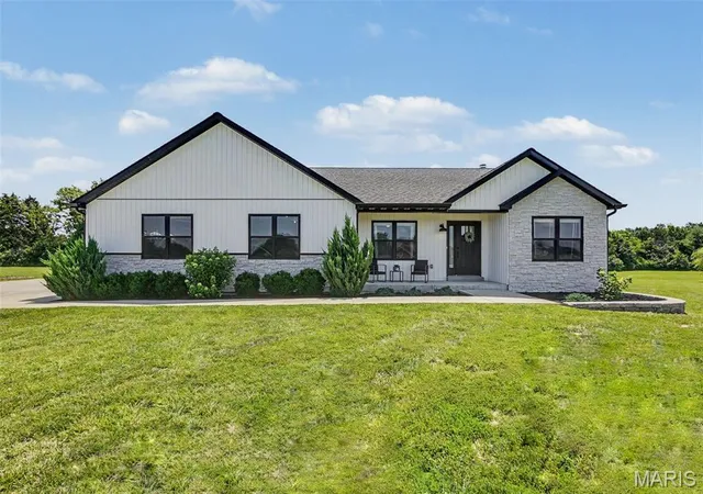 3rd image of 30944 Bonnie Bell Dr, Warrenton, MO 63383 | MLS# MIS26042437