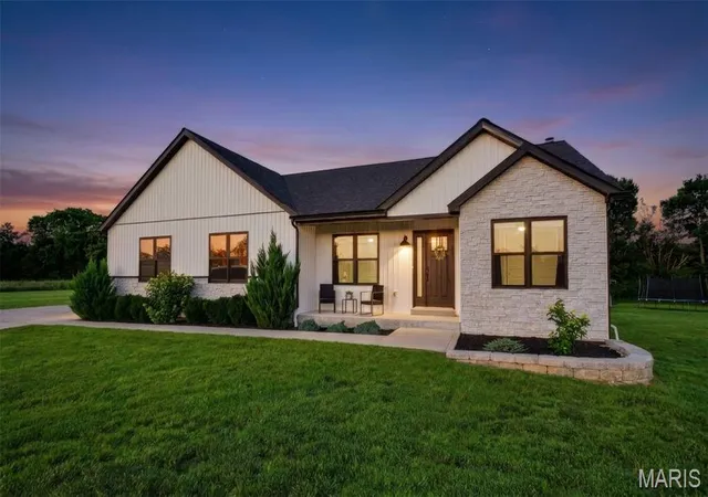 2nd image of 30944 Bonnie Bell Dr, Warrenton, MO 63383 | MLS# MIS26042437