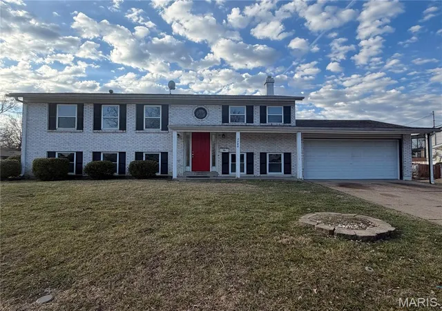 2nd image of 2290 Montagne Dr, Florissant, MO 63033 | MLS# MIS26042441